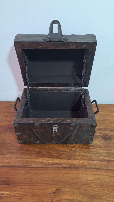 Baú antigo pequeno