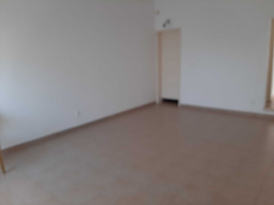 Edificio para serviços bem localizado na zona de Sintra