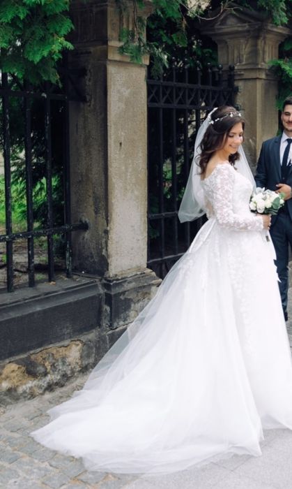 Продам весільну сукню