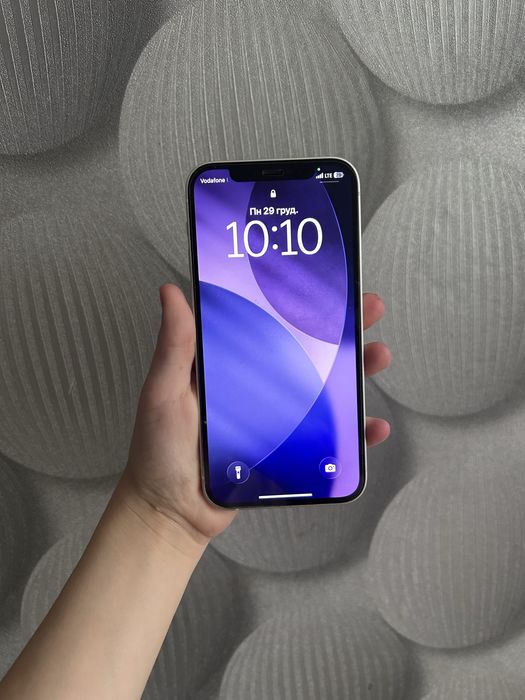 Продам  Айфон 12