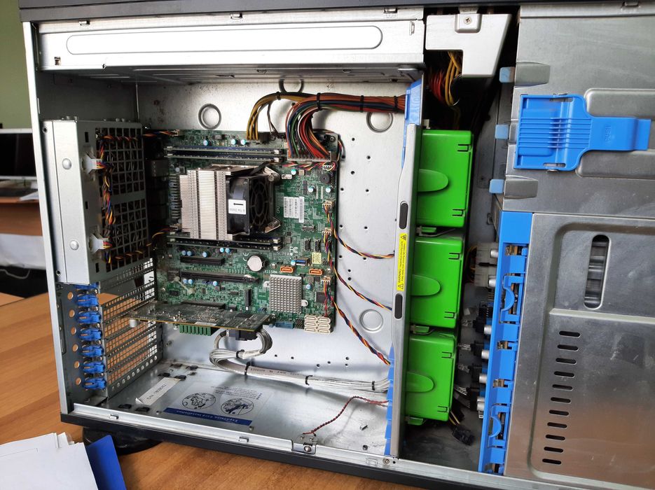 Сервер на базе Intel Xeon