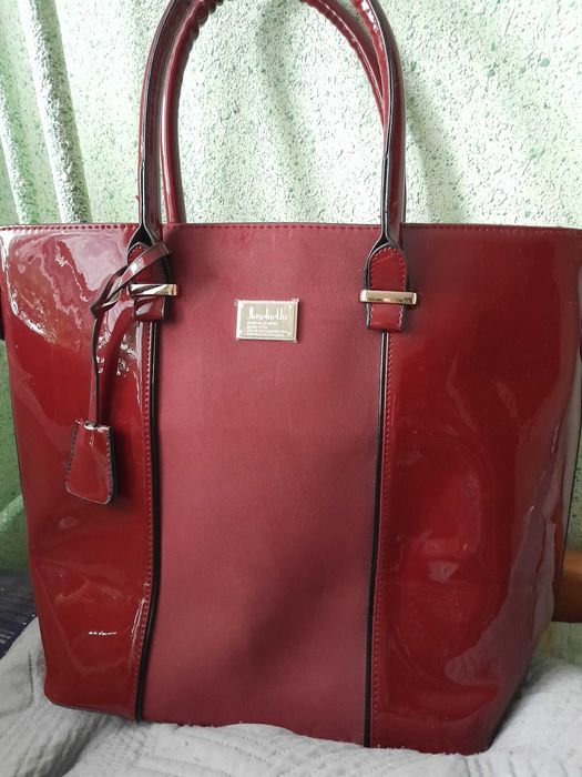 Elegancka lakierowana bordowa torebka