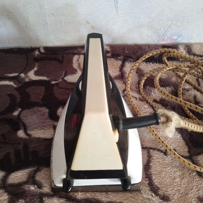 Утюг электрический ссср 1991г.