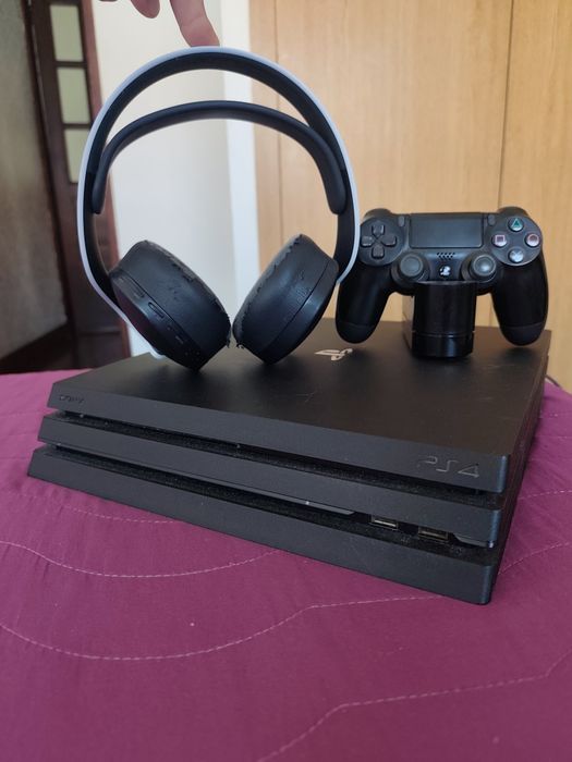 Ps4 Pro 1Tb + comando + headset ps5