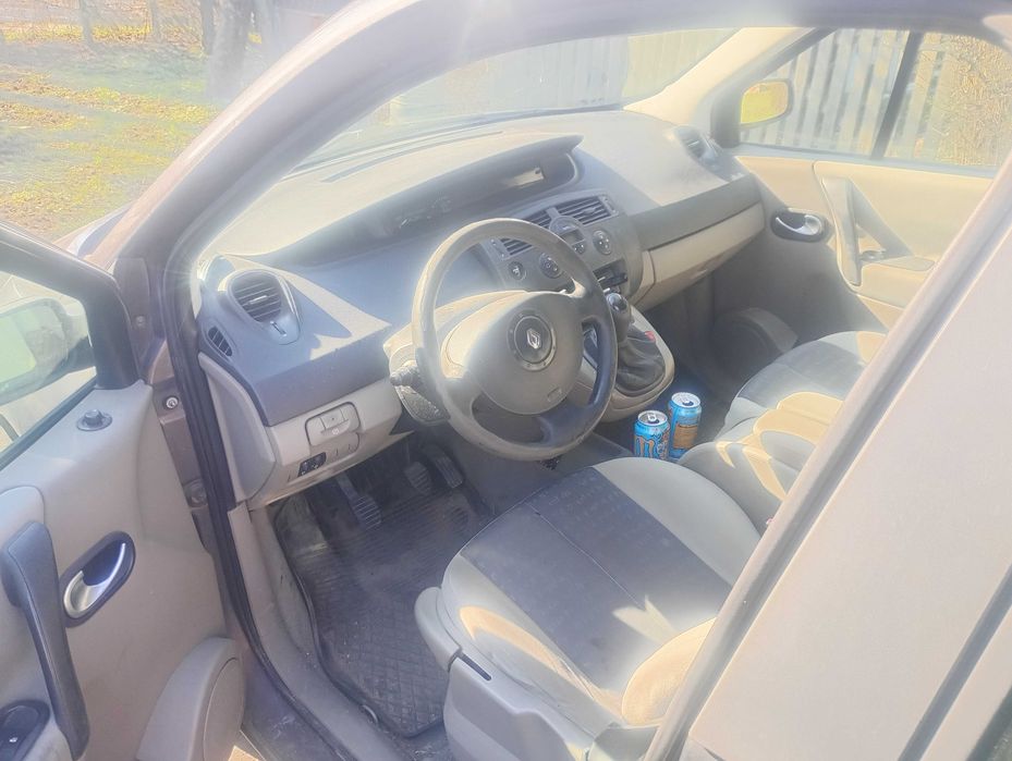 Syndyk sprzeda samochód osobowy marki Renault Scenic, rok prod. 2004