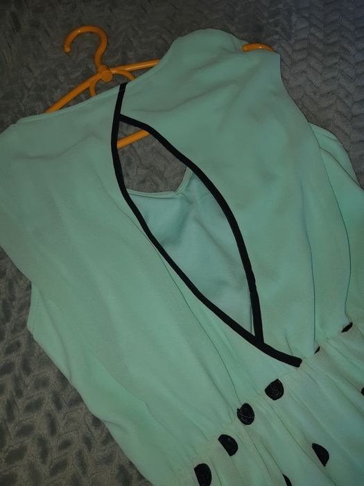 Сукня м'ятна в горох