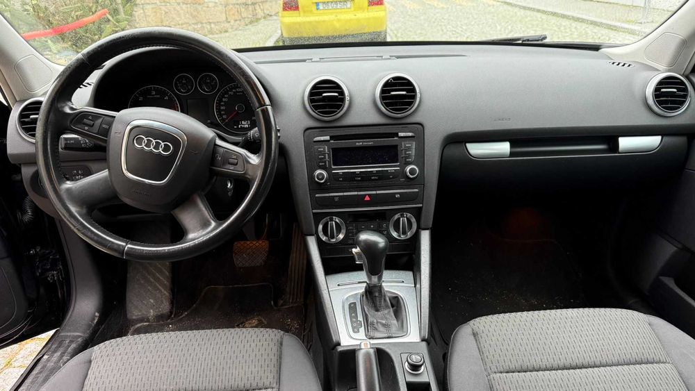 Audi A3 Sportback 8P 1.9 TDI com caixa automática