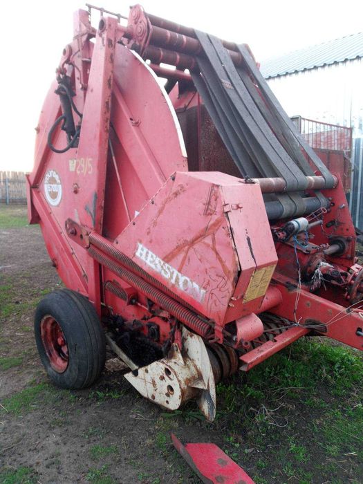 Рулонний прес-підбирач Hesston rounder 5700
