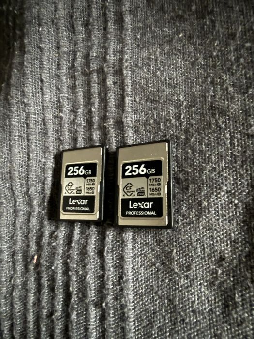 Sony a7R V + 2 Cartoes Cf express