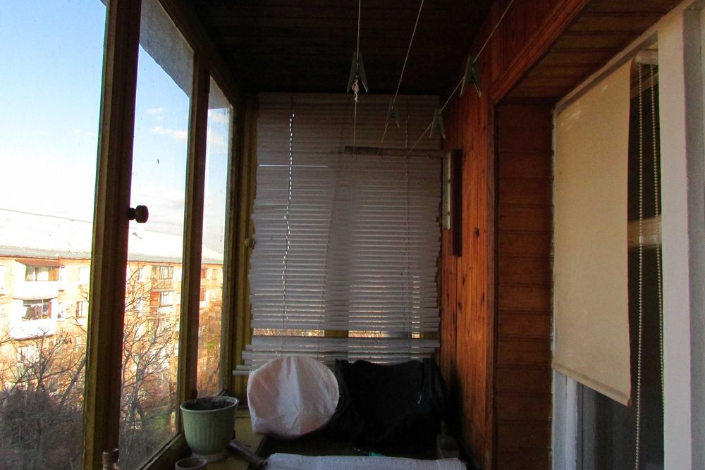 Ст. метро Почайна.  вул. Троїцько-Кирилівська 14