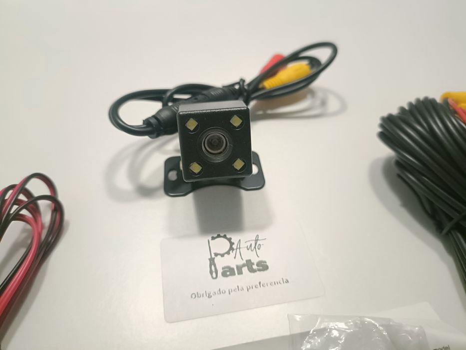 Câmera para parqueamento automóvel