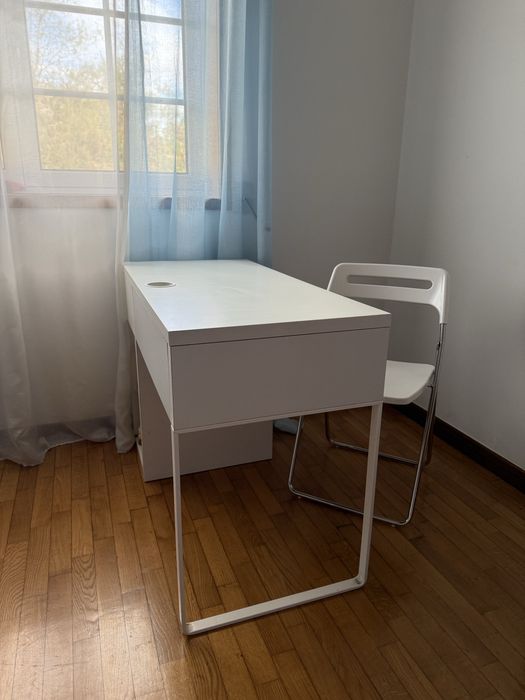 Secretaria Branca c/ cadeira