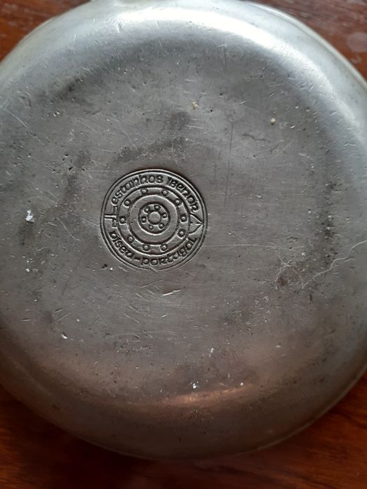 Cinzeiro em estanho . " Banco Português do Atlântico "