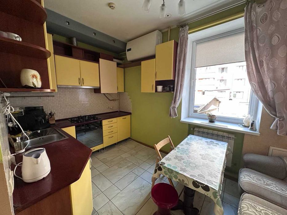 3-кімнатна квартира - центр, меблі, техніка