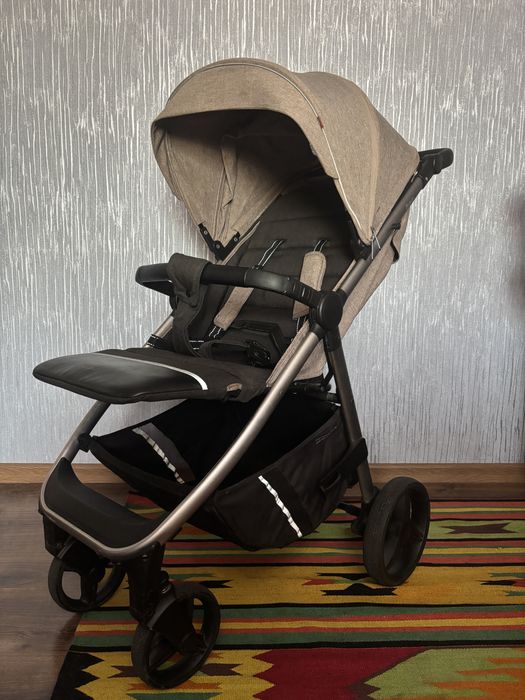 Прогулянкова коляска Carrello Bravo