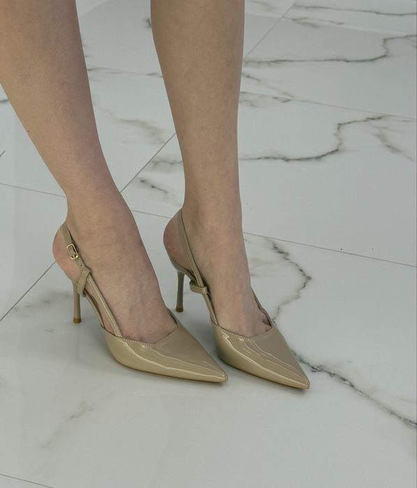 Лаковані туфлі на підборах