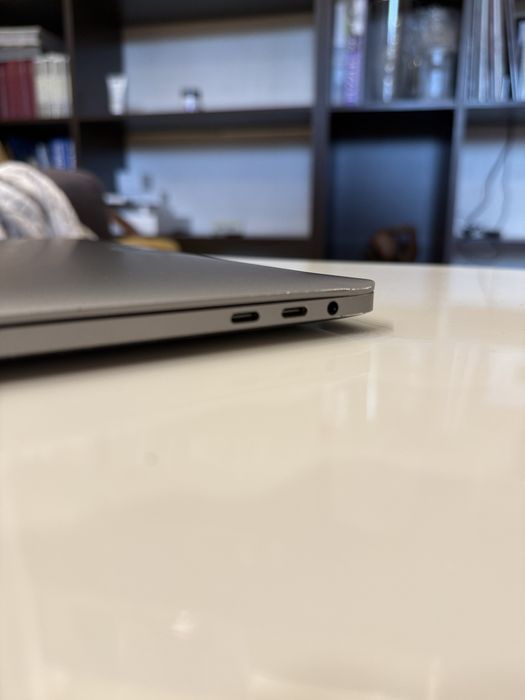 Ноутбуе Apple MacBook Pro 15  2017 / i7 16/256 Space Gray