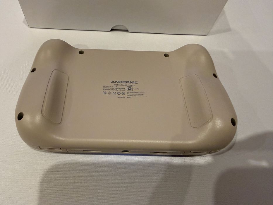 Consola retro Anbernic RG Cube XX