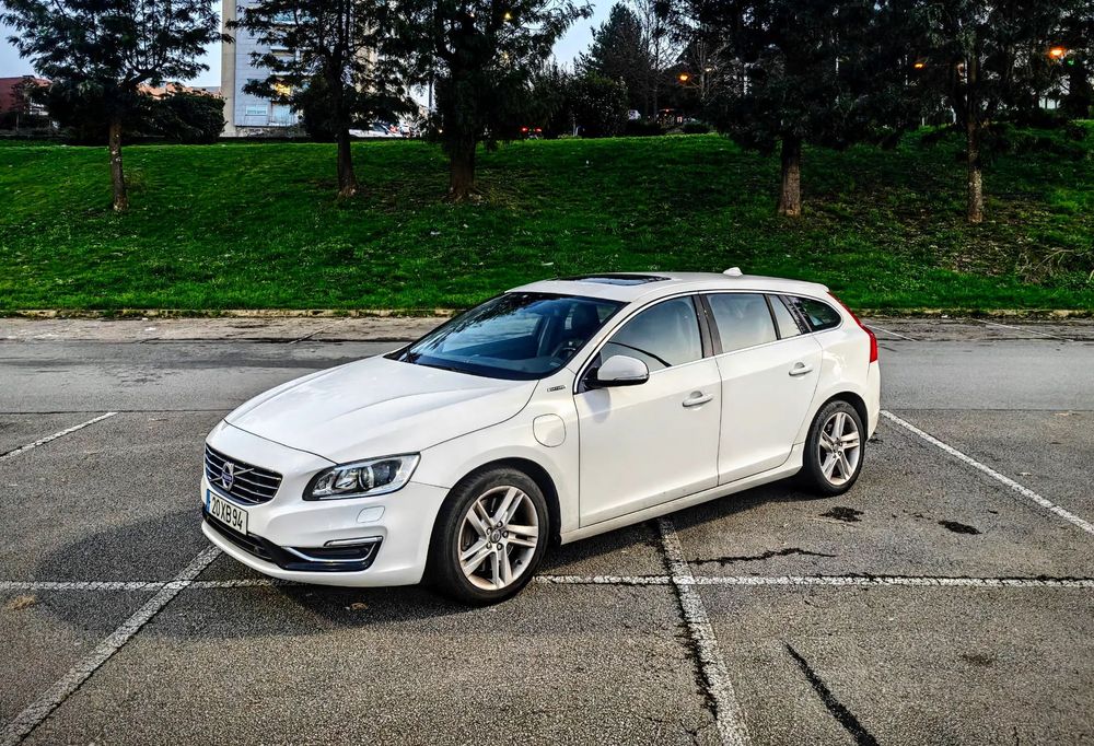 Volvo V60 2.4 D6 R-Design Sum.AWD Phev