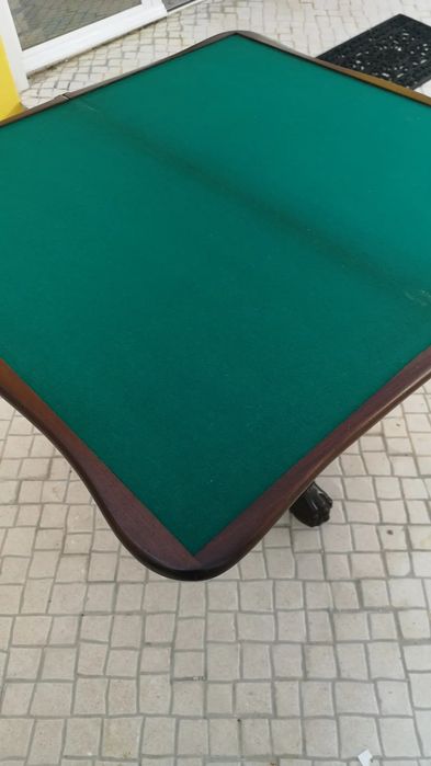 Mesa de jogo dobrável com pano verde – peça elegante