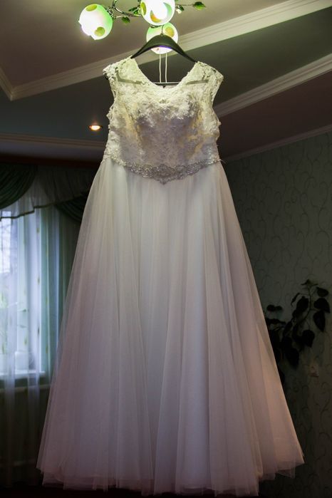 Продається весільна сукня