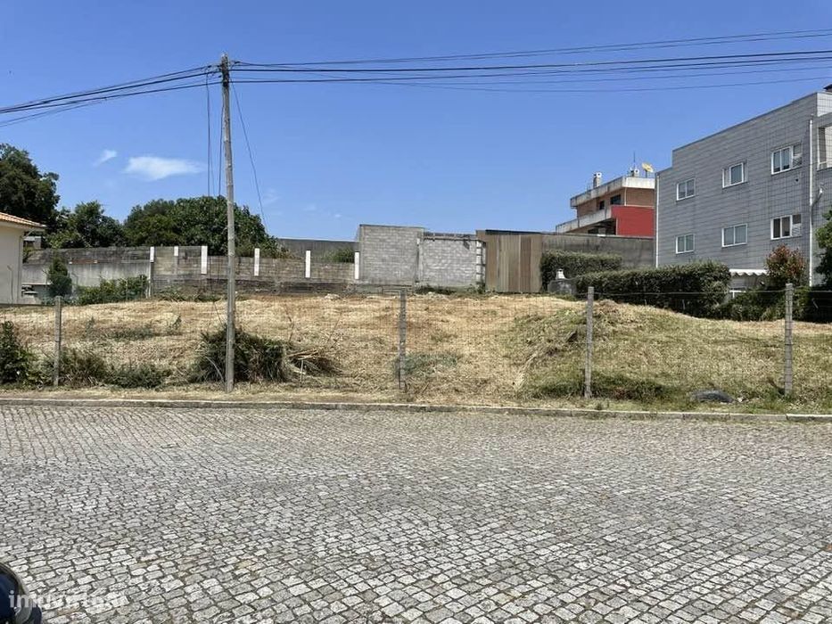 Excelente Terreno com alvará para construção de moradia em Arcozelo