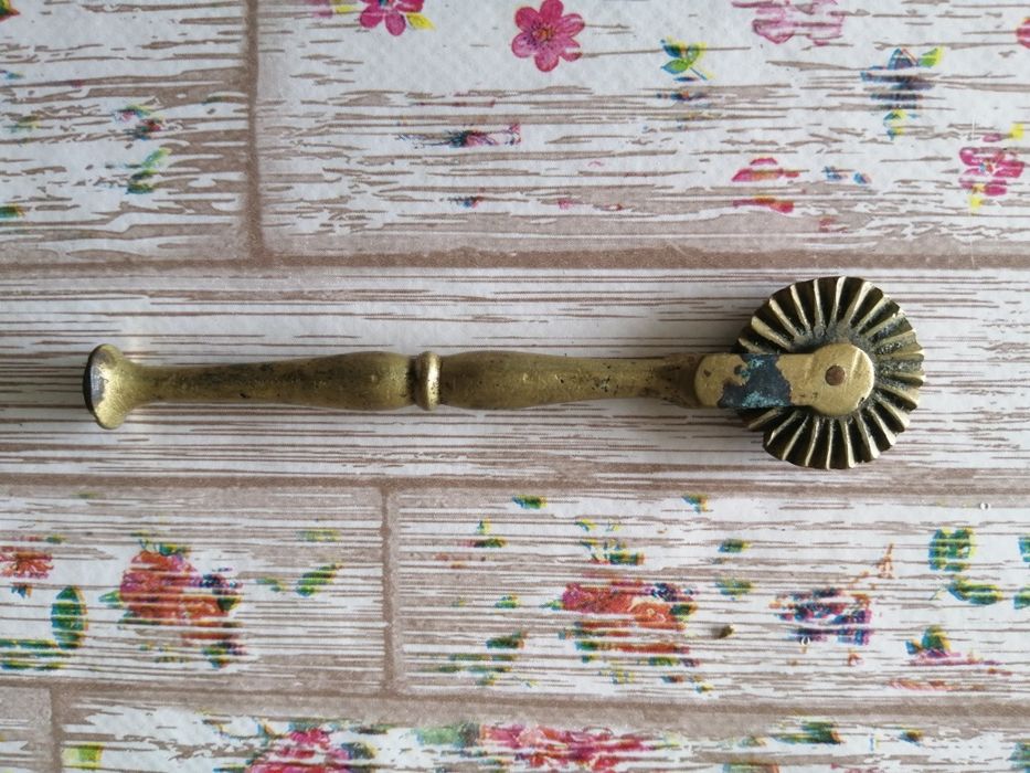 Cortador de massa em cobre