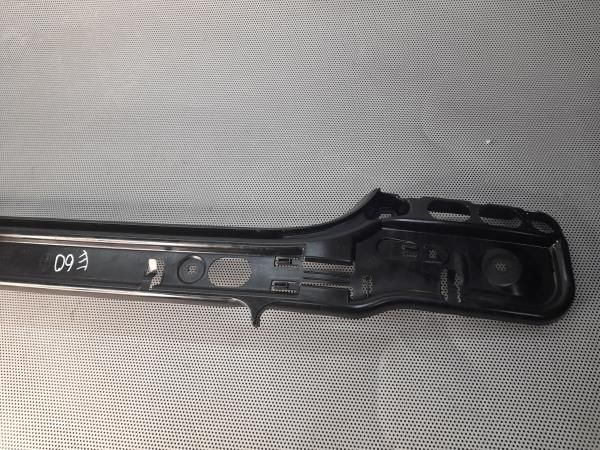 Guia de pára-choques trás direita BMW 5 (E60)