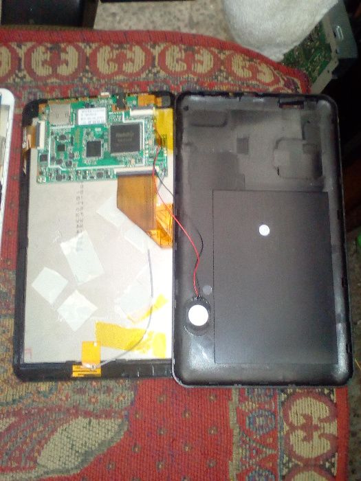 Два планшета Bravis на запчасти