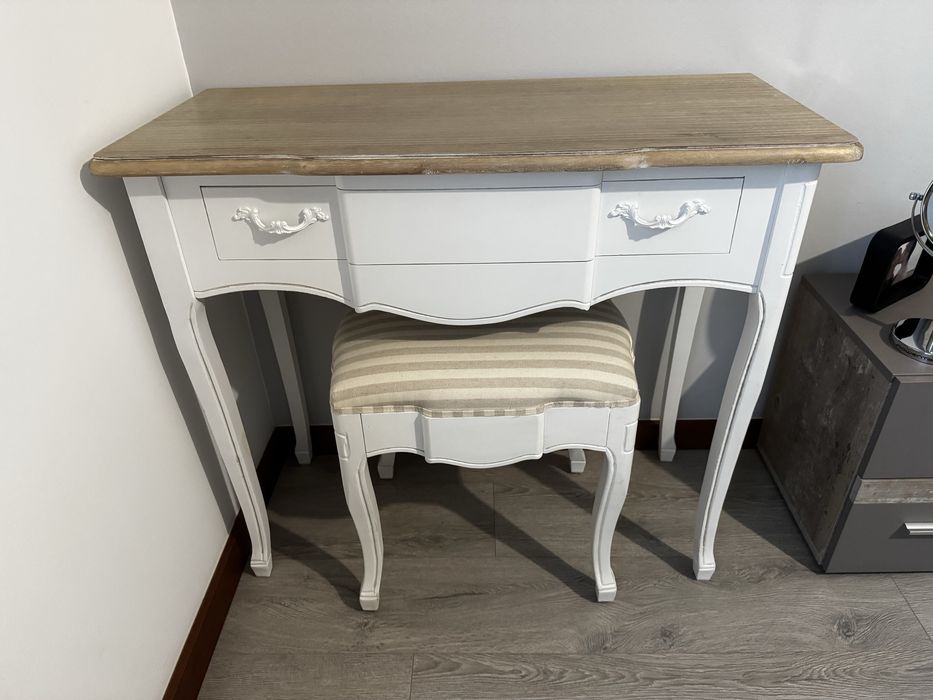 Toucador com prateleira extra e banco - Gato Preto