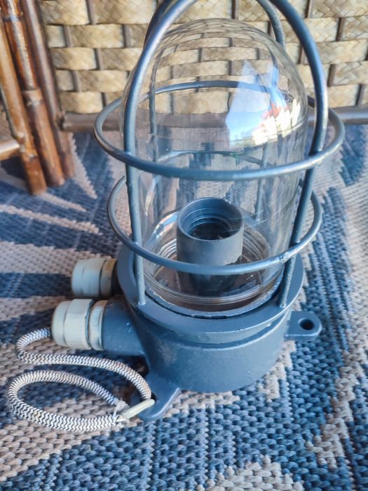 Lampa żeliwna z PRL