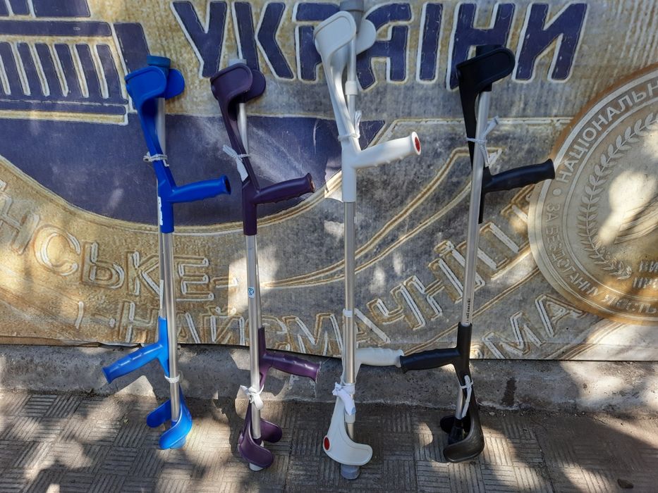 Милиці дорослі і дитячи,тростини ,палиця.