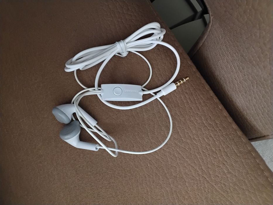 Auriculares com fio Samsung