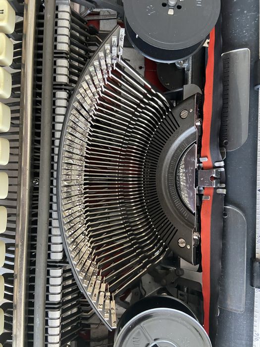 Maquina escrever Olympia Traveler De Luxe