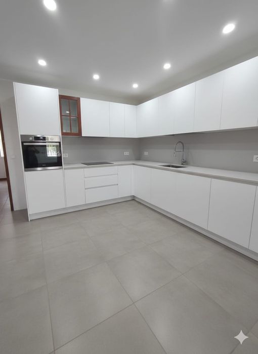 Crédito habitação Moradia v6 em Vila de Rei – Potencial para 2 Apartam