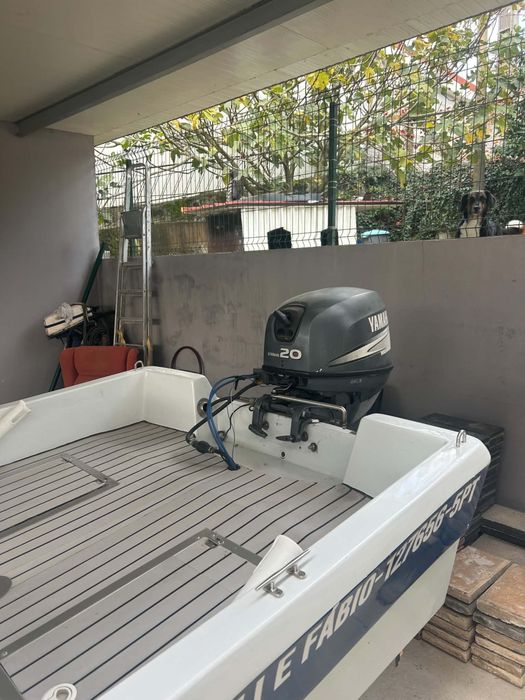 BARCO DE PESCA E RECREIO + Yamaha 20 CV + Atrelado Legalizado