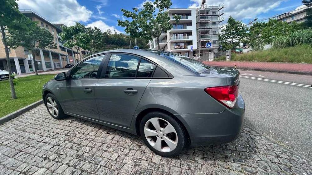Chevrolet Cruze 1.6 LS GPL