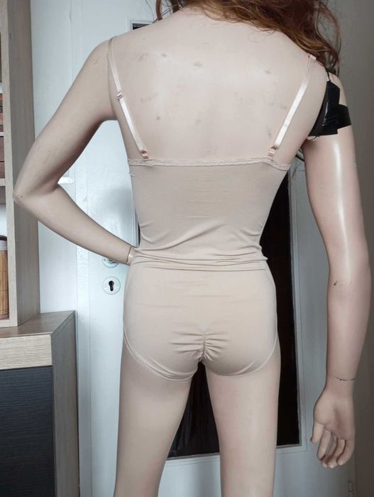Body modelujące nr 40 rozm M, miseczka B