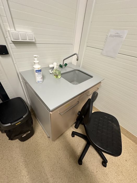 Meble laboratoryjne biurowe likwidacja