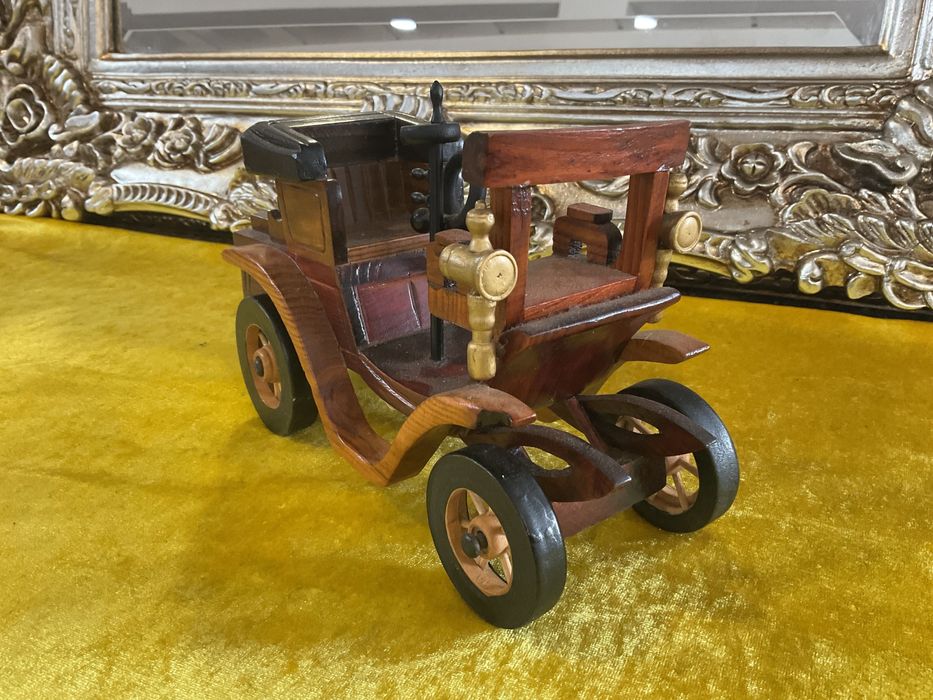 Carro model antigo madeira