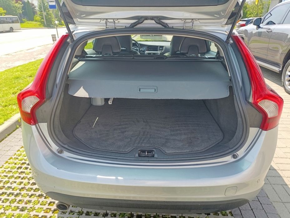 Продаж Volvo V60 2011p
