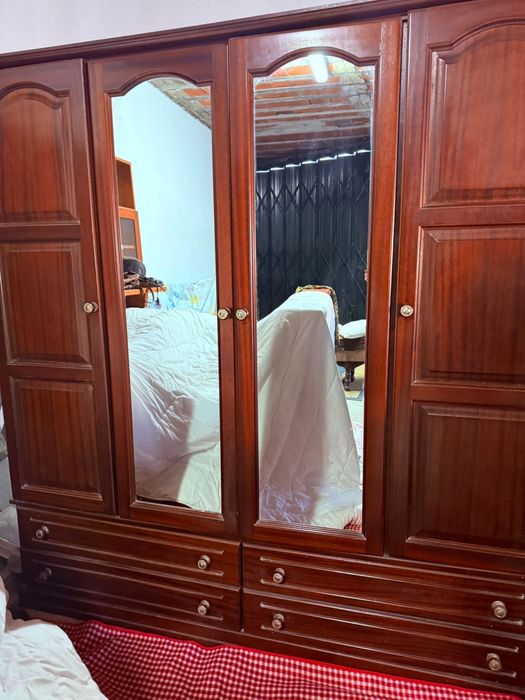 Roupeiro de Mogno 4 Portas c/ Espelhos