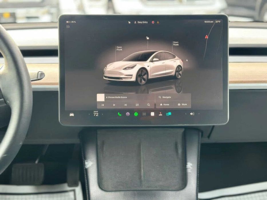 Tesla Model 3 Long Range      2022