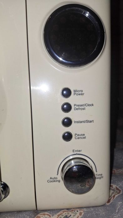 Kuchenka mikrofalowa retro