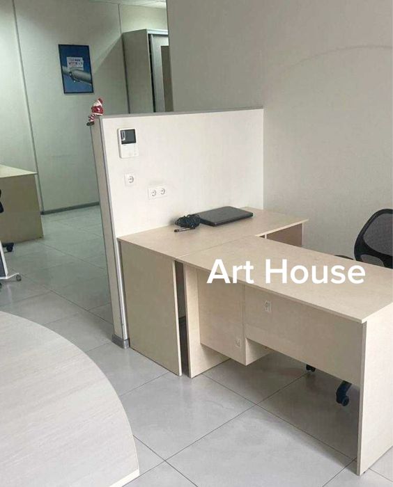 Окремий вхід, 2 кабінети+кухня, 1 поверх, Ахматової 22, офісні меблі