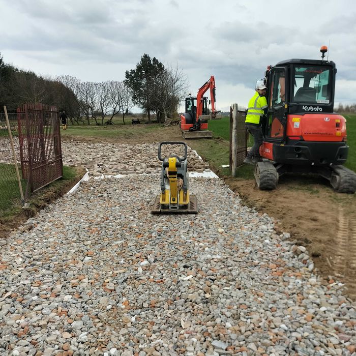 Usługi koparkami pracę ziemne budowa dróg dojazdowych utwardzanie