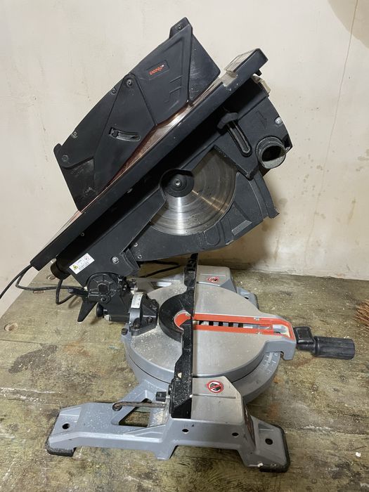 Торцовочная пила Dnipro-M SC-25LD