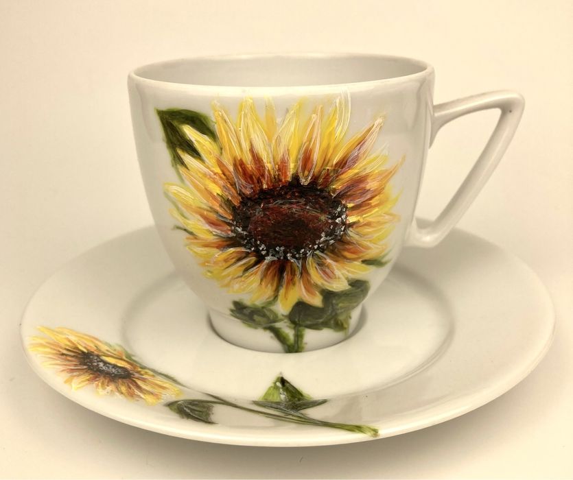 Recznie malowana filizanka ze spodkiem