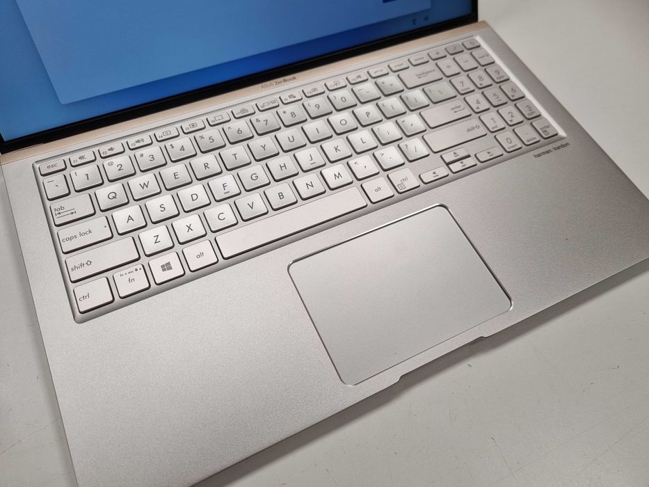 Asus UX533F • 15,6" • i5 • 8GB RAM • 256GB SSD • Dobry stan