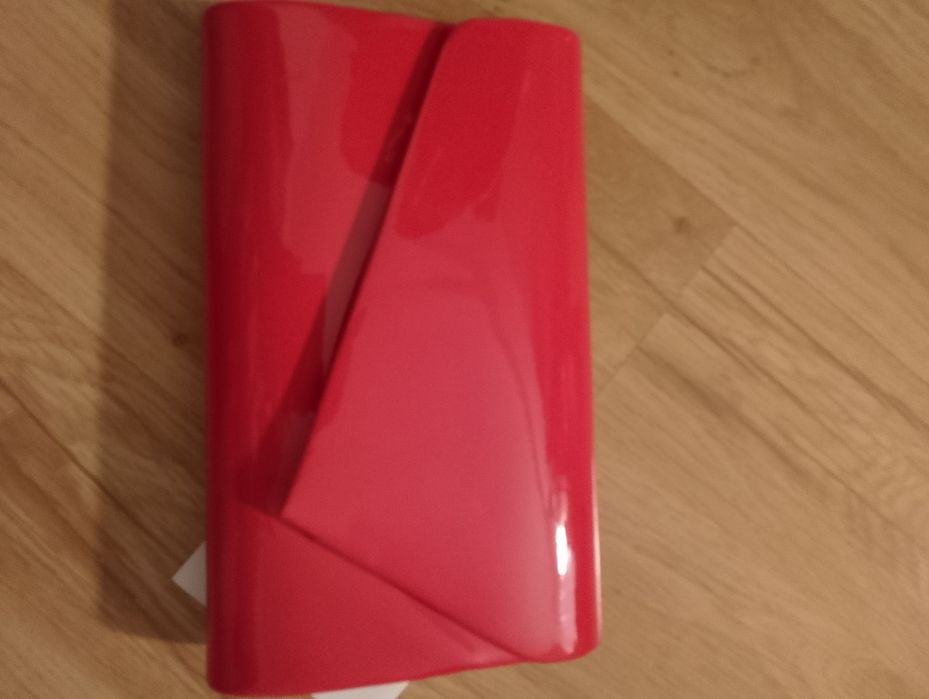 Nowa elegancka kopertówka w kolorze fuksji